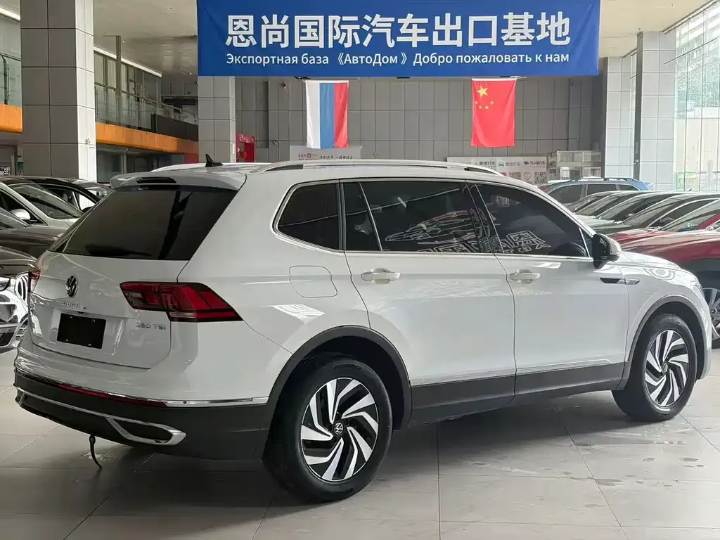 Volkswagen Tiguan L — фото 9