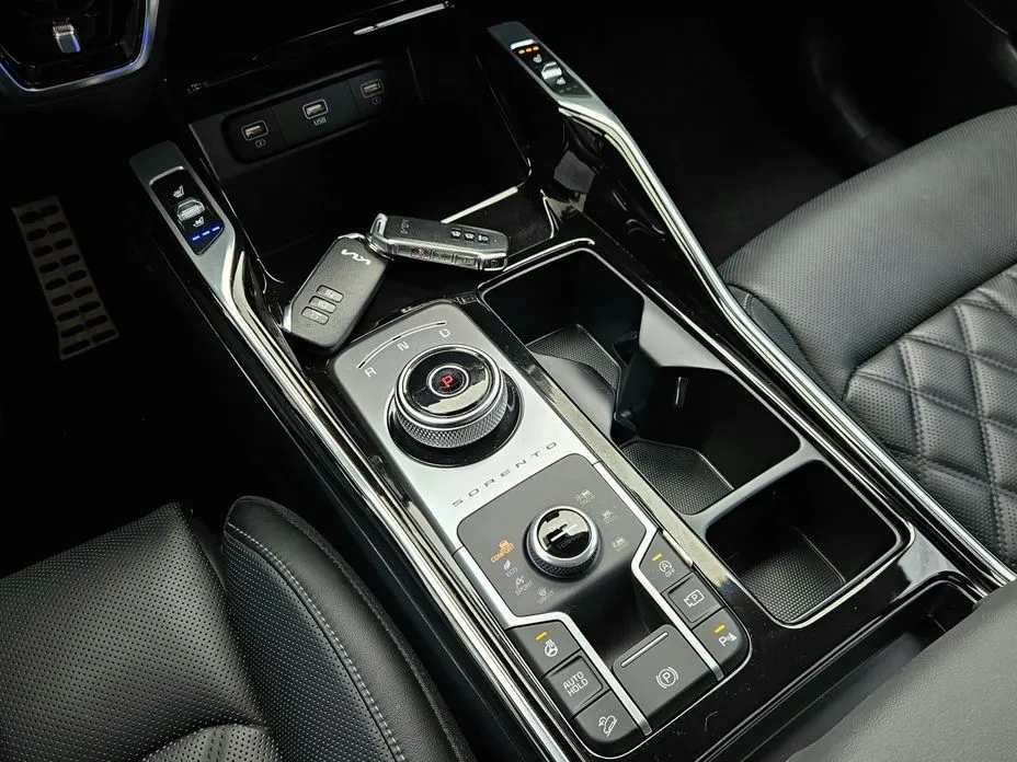 Kia Sorento — фото 8