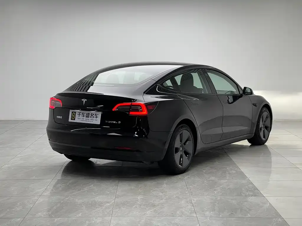 Tesla Model 3 — фото 10