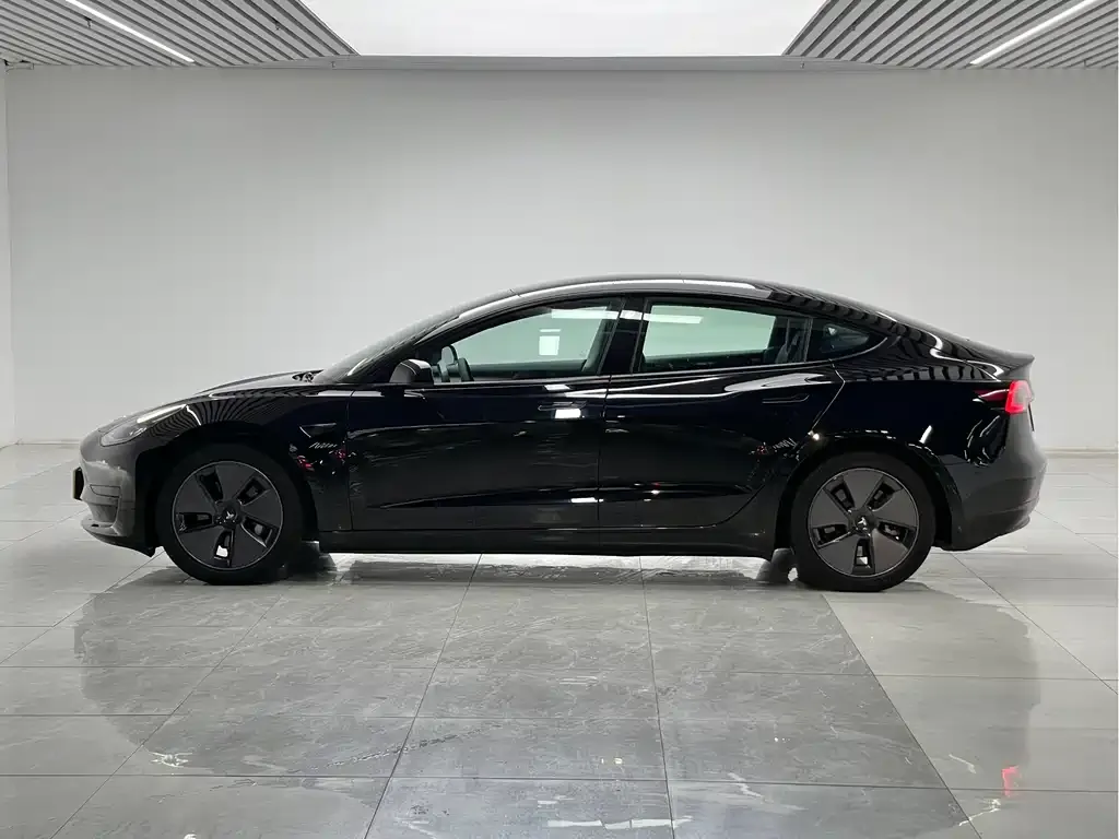Tesla Model 3 — фото 5