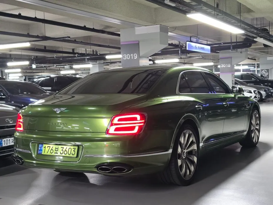 Bentley Flying Spur 2022 из KR, фото 10
