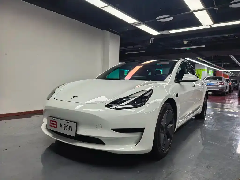 Tesla Model 3 — фото 1