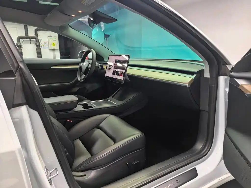Tesla Model 3 — фото 3