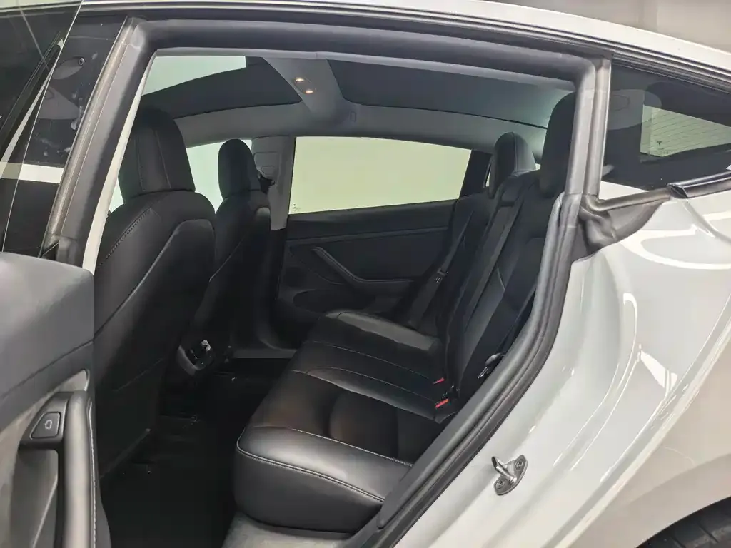 Tesla Model 3 — фото 10
