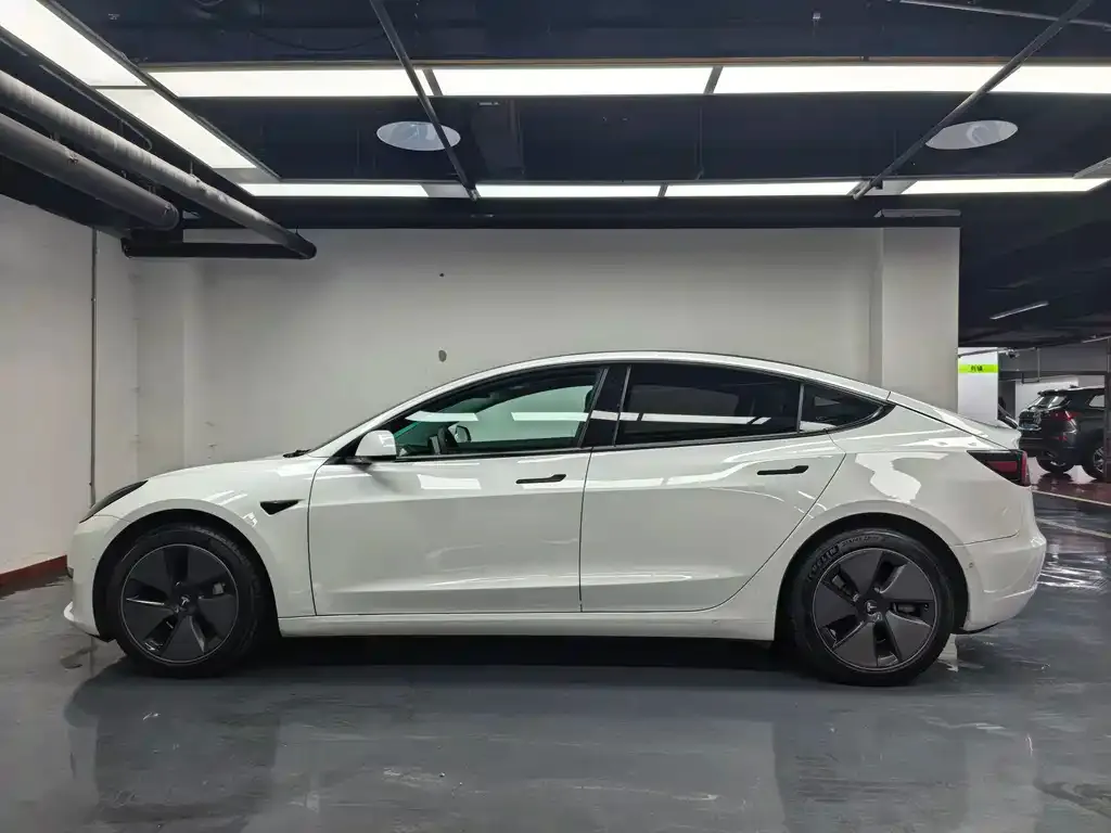 Tesla Model 3 — фото 4