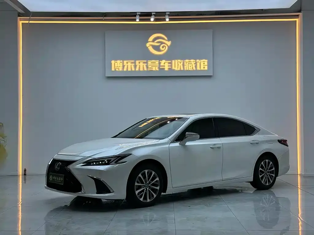 Lexus ES — фото 1