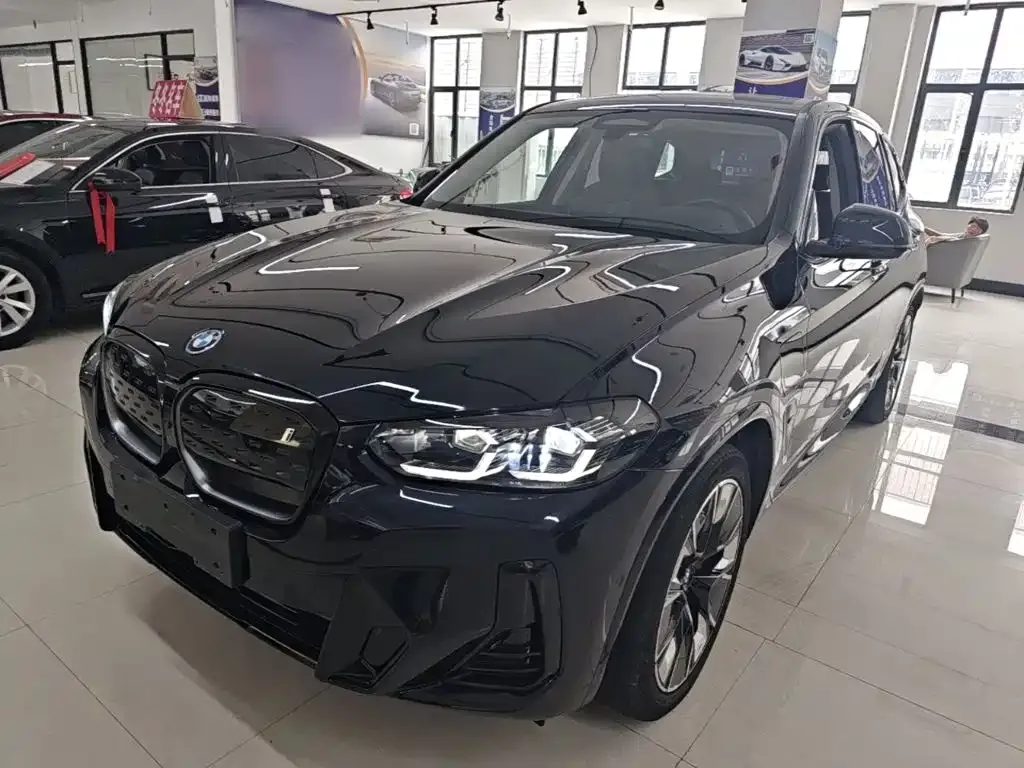 BMW iX3 — фото 1