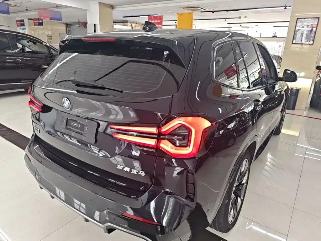 BMW iX3 — фото 10