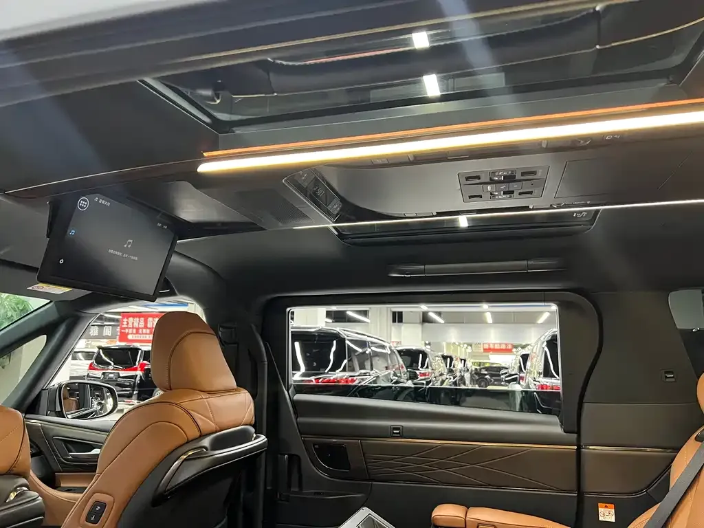 Toyota Alphard — фото 7
