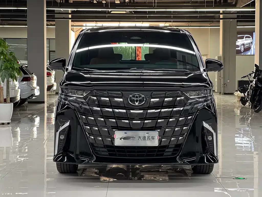 Toyota Alphard — фото 4