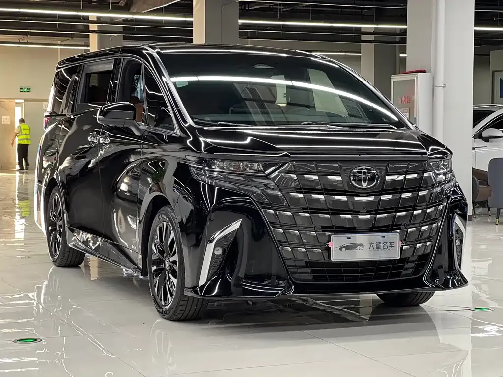 Toyota Alphard — фото 10