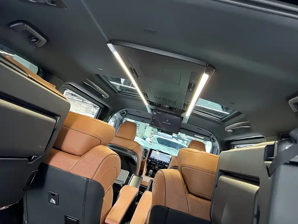 Toyota Alphard — фото 2