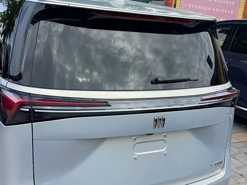 Buick GL8 Hybrid — фото 4