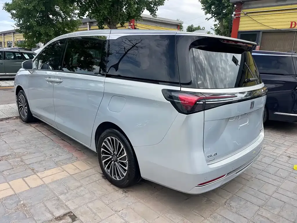Buick GL8 Hybrid — фото 10