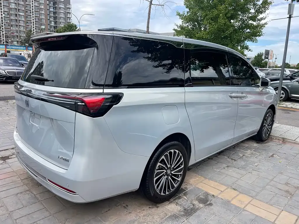 Buick GL8 Hybrid — фото 9