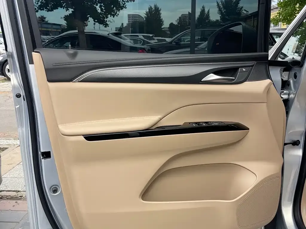 Buick GL8 Hybrid — фото 3
