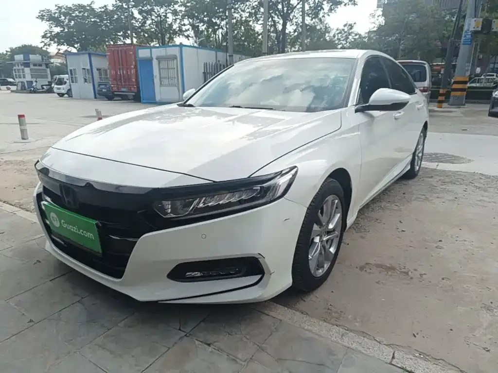 Honda Accord — фото 1