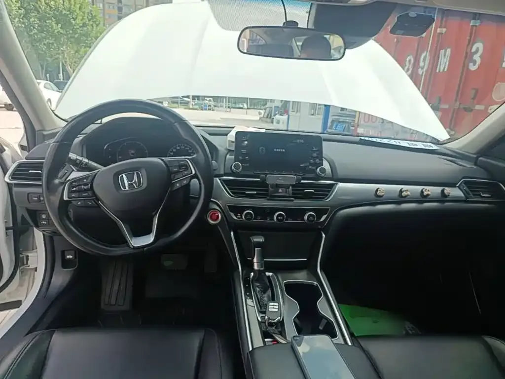 Honda Accord — фото 10