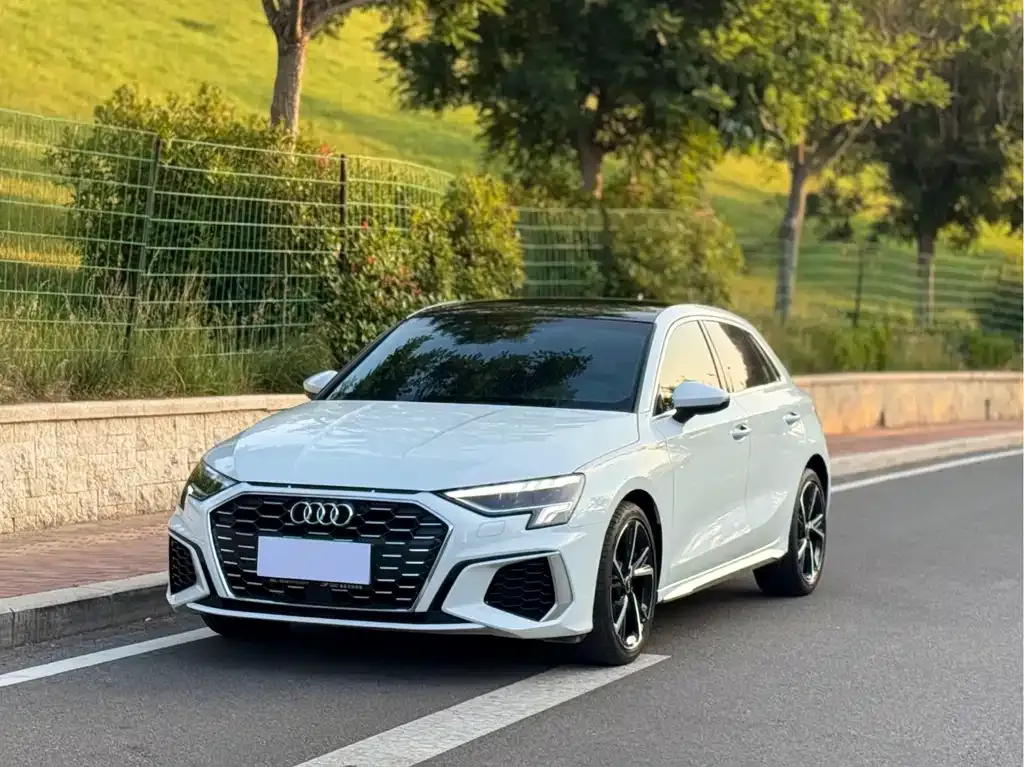 Audi A3 — фото 1
