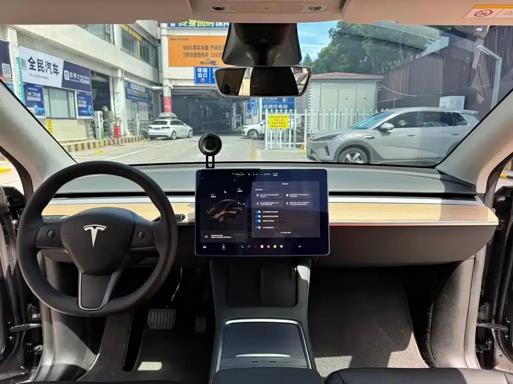 Tesla Model Y — фото 5