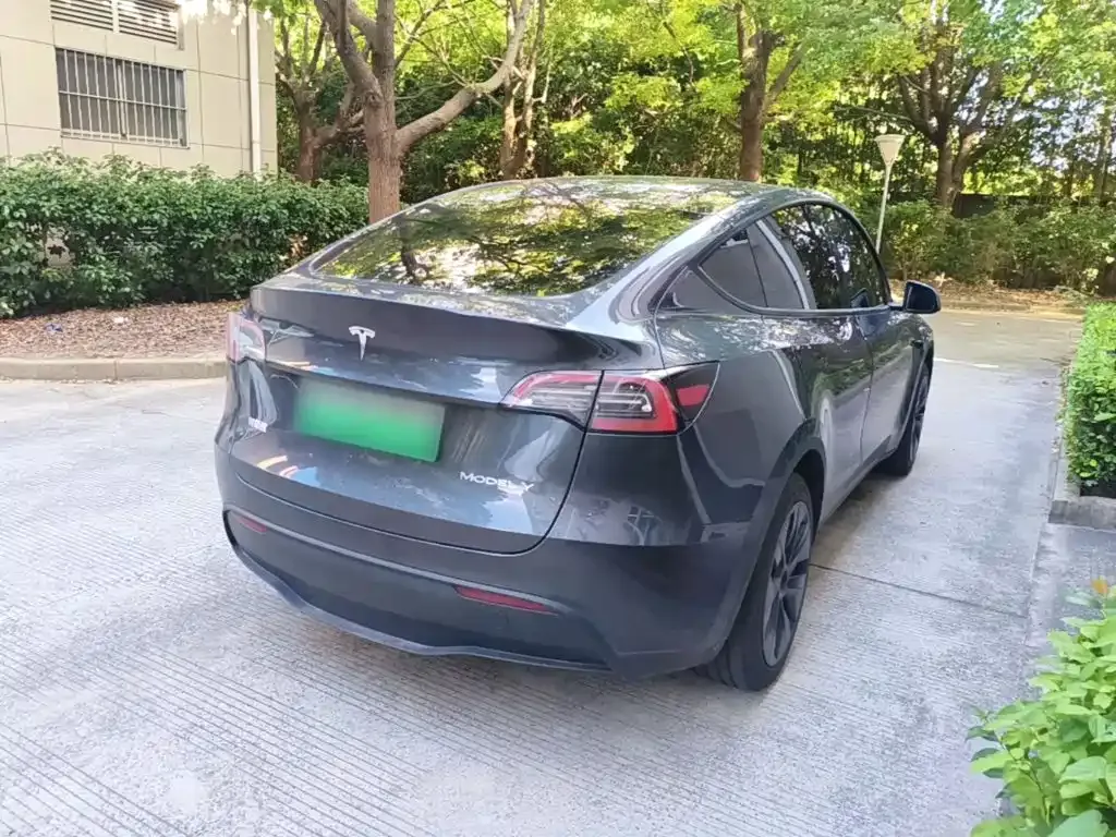 Tesla Model Y — фото 5
