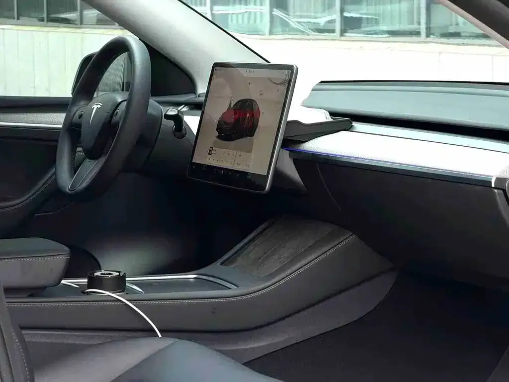 Tesla Model Y — фото 9