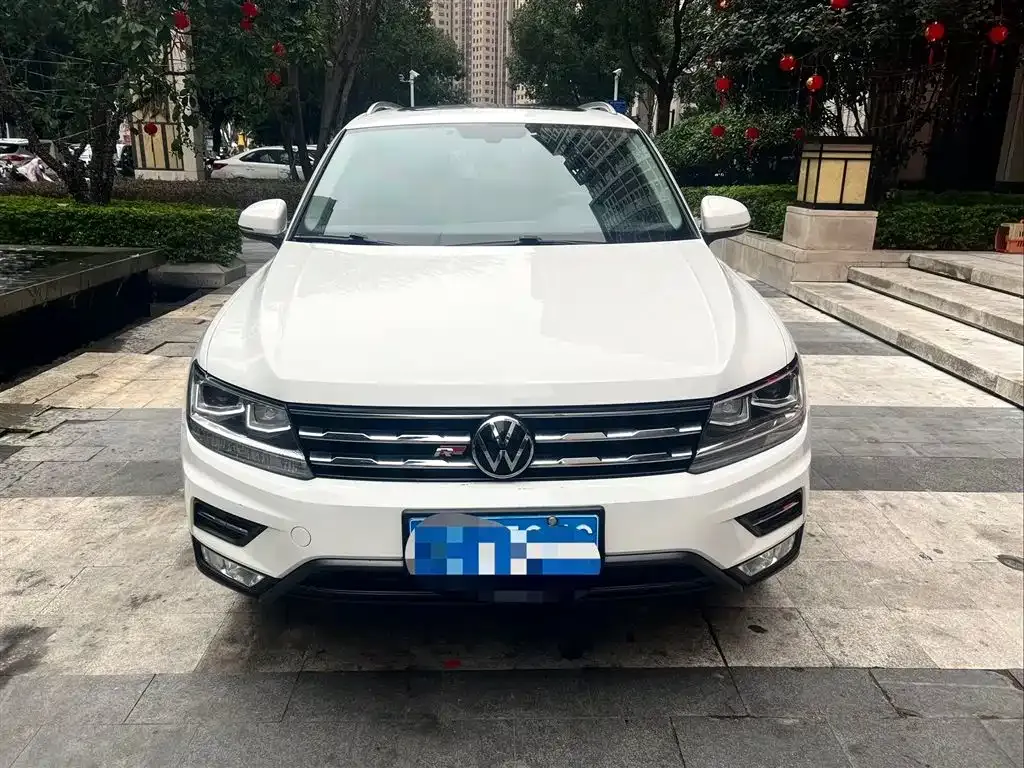 Volkswagen Tiguan L — фото 7