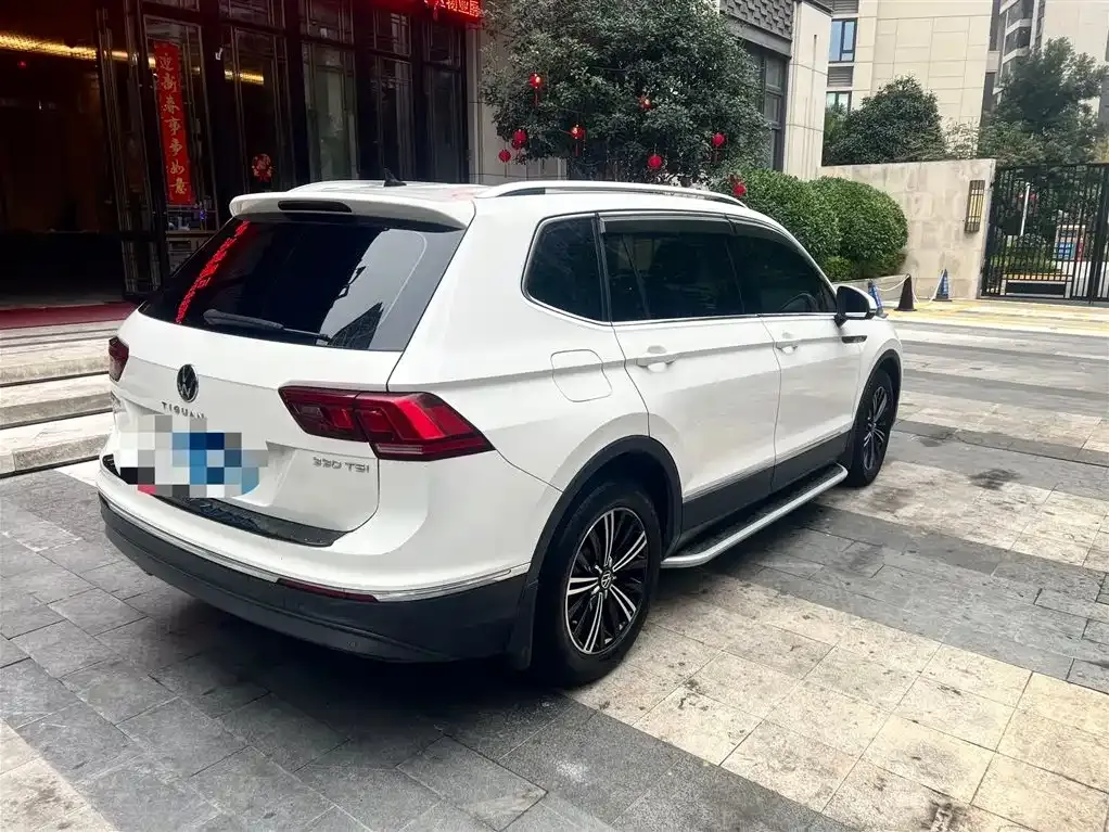Volkswagen Tiguan L — фото 8