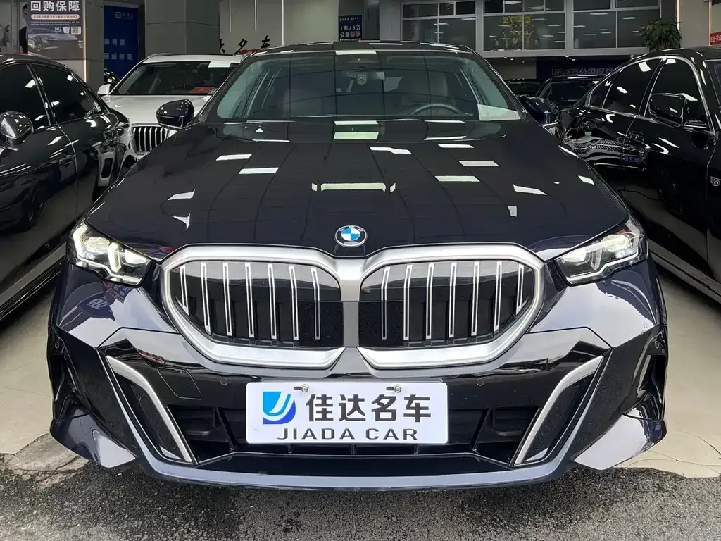BMW 5 Series — фото 10