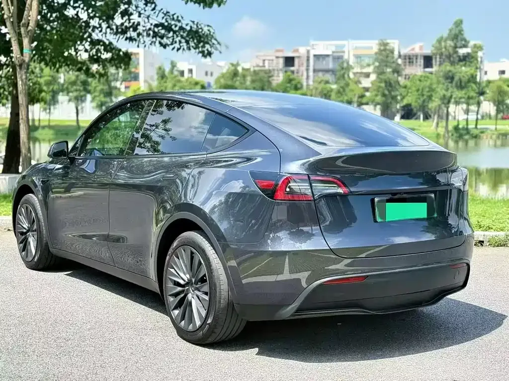 Tesla Model Y — фото 8