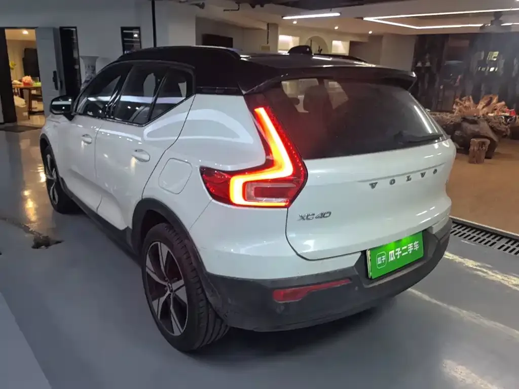 Volvo XC40 NEV — фото 4