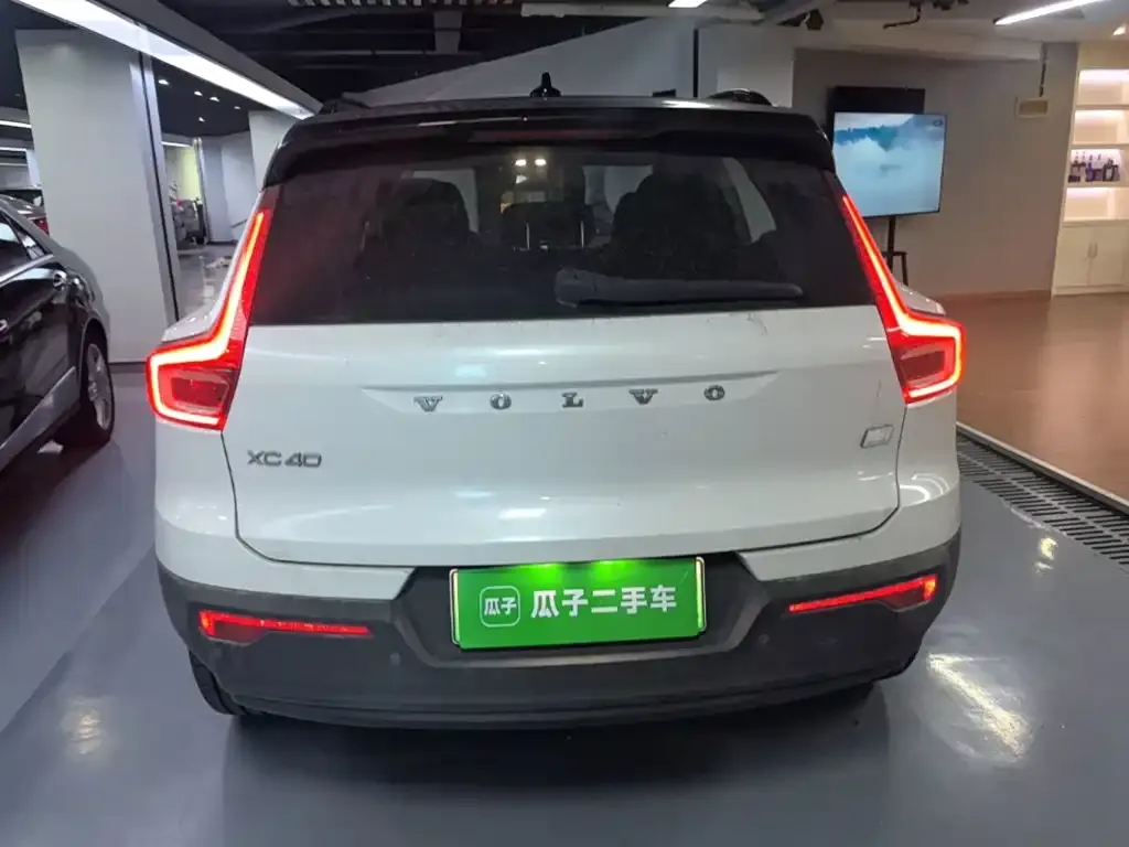 Volvo XC40 NEV — фото 6