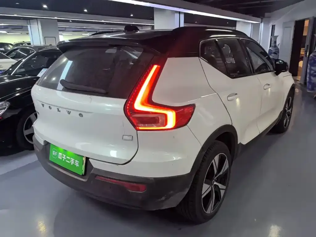 Volvo XC40 NEV — фото 2