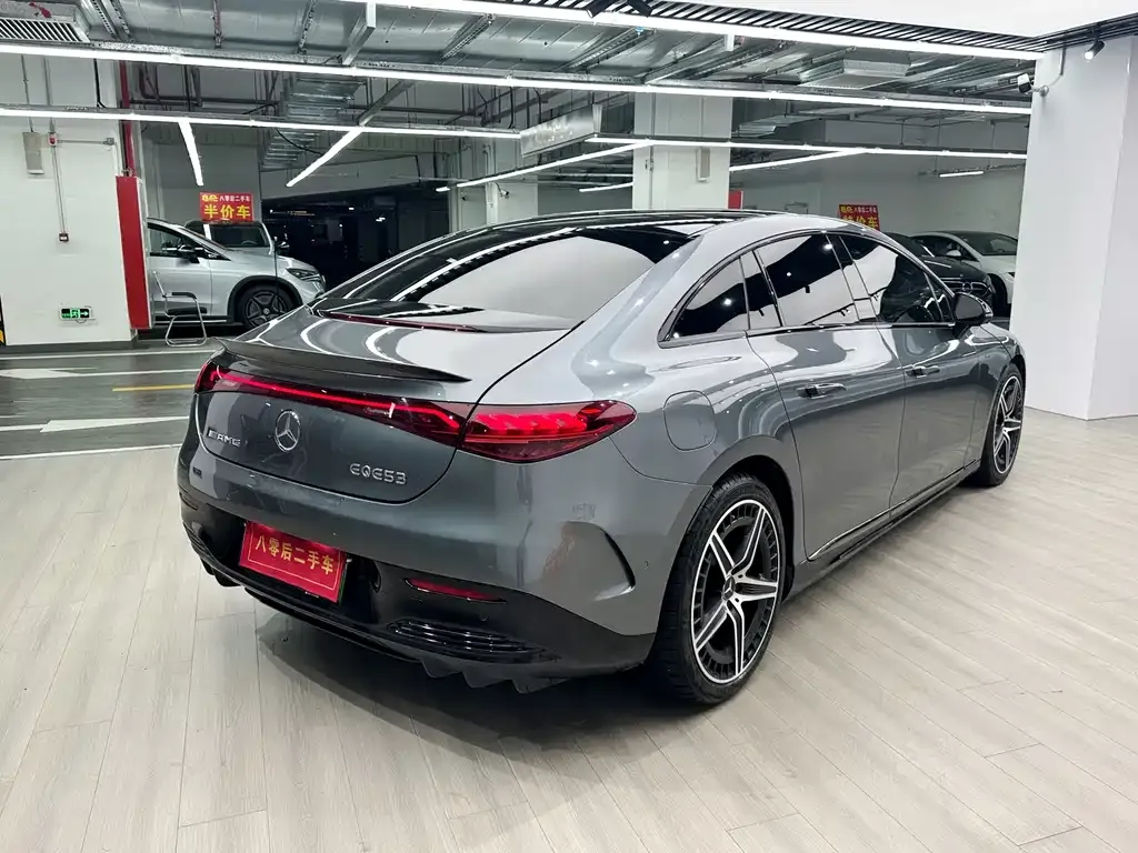 Mercedes-Benz EQE AMG — фото 10