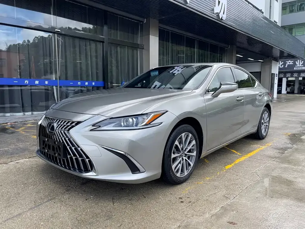 Lexus ES — фото 1