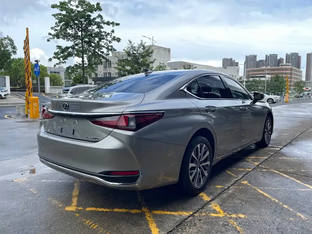 Lexus ES — фото 3