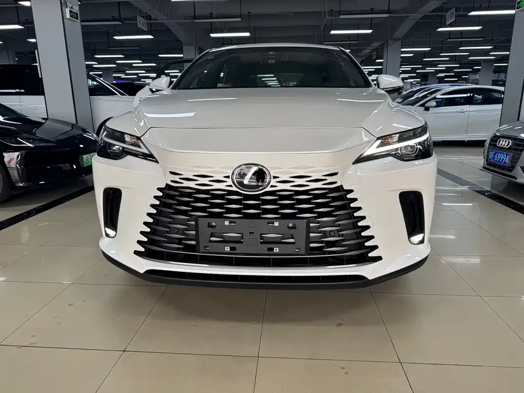 Lexus RX — фото 1