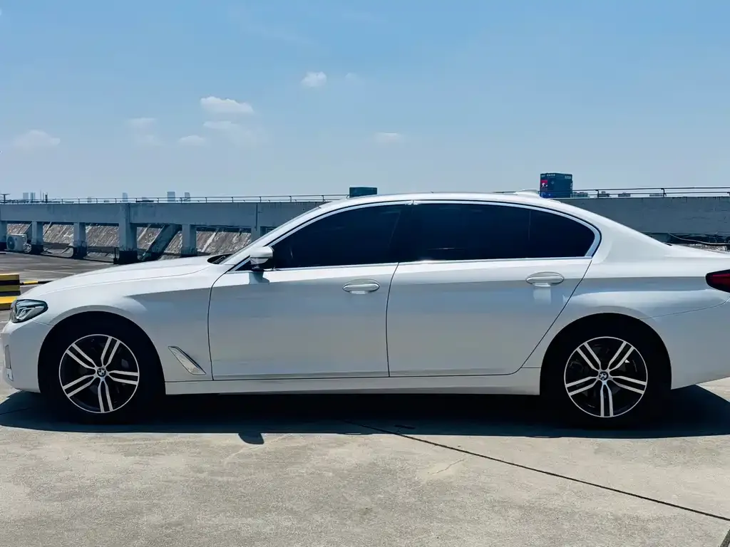 BMW 5 Series — фото 5