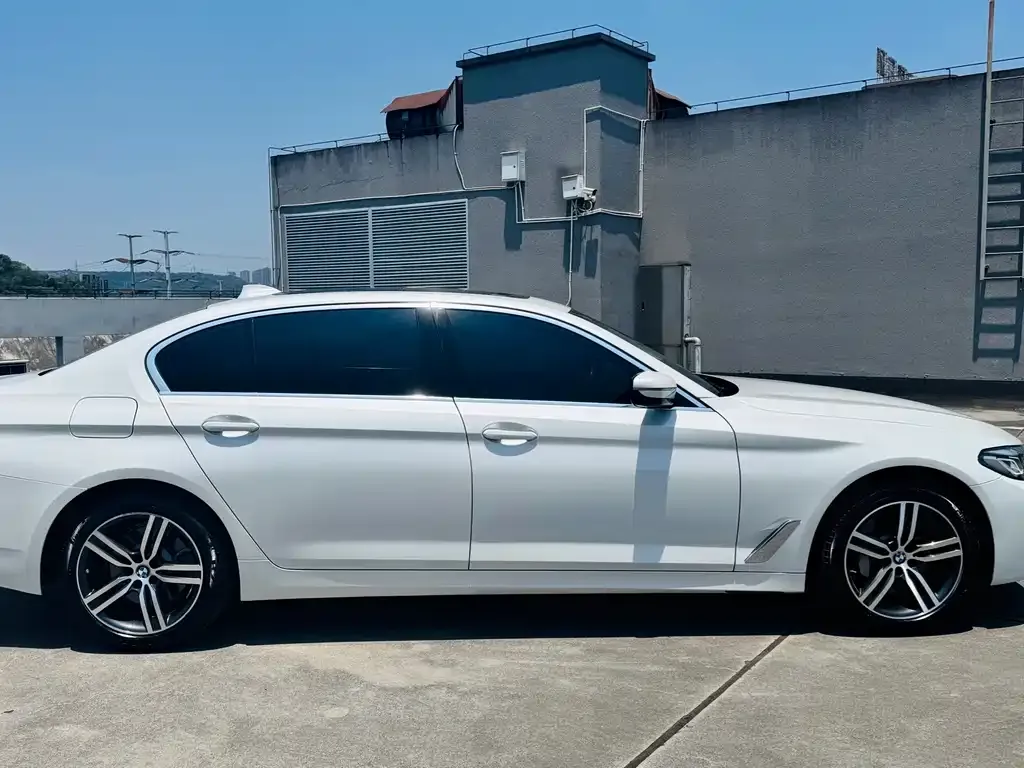 BMW 5 Series — фото 10