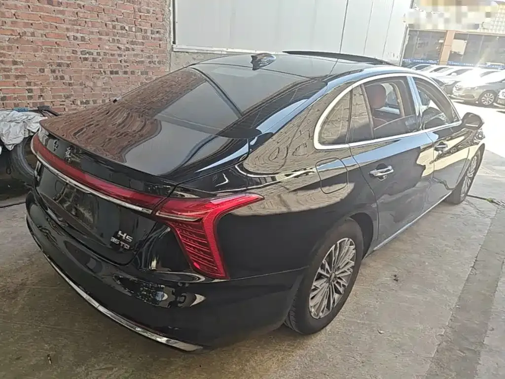 Hongqi H5 — фото 9