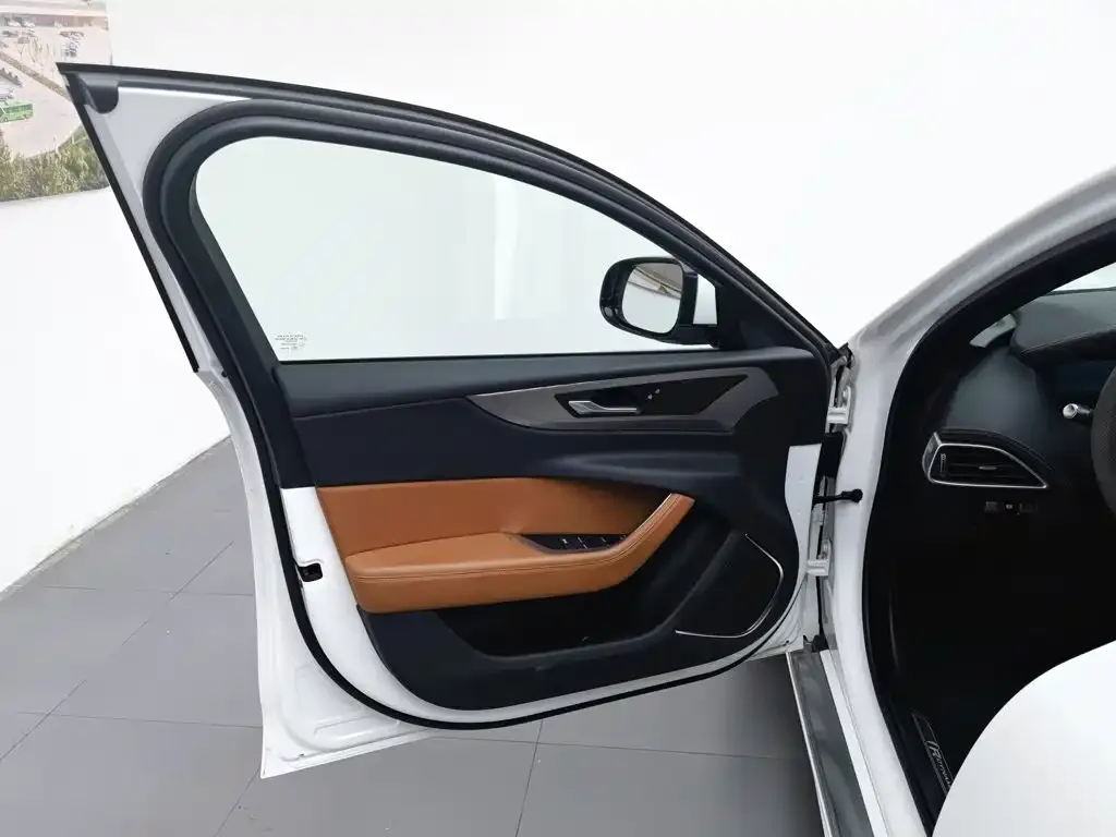 Jaguar XEL — фото 10