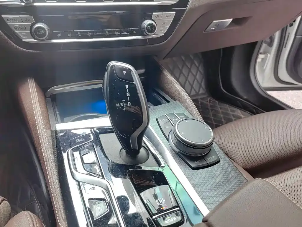 BMW 5 Series New Energy — фото 8