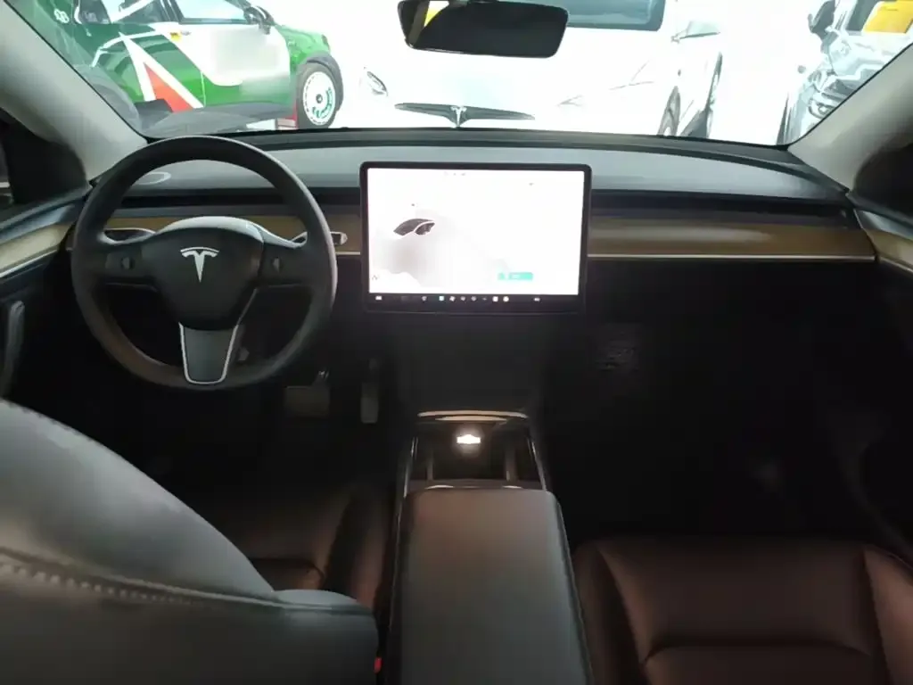 Tesla Model Y — фото 3