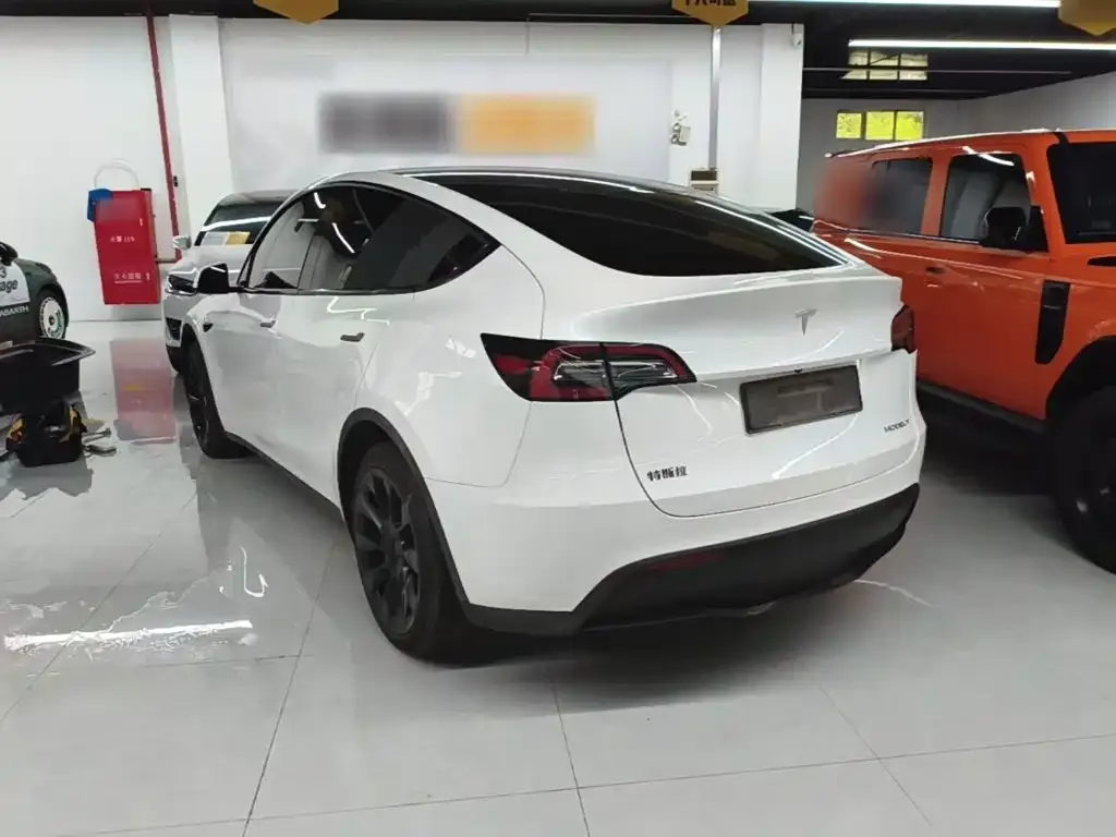 Tesla Model Y — фото 6
