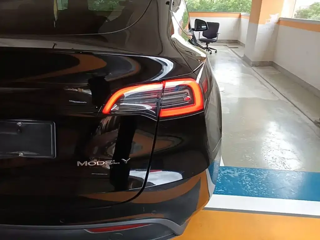 Tesla Model Y — фото 4