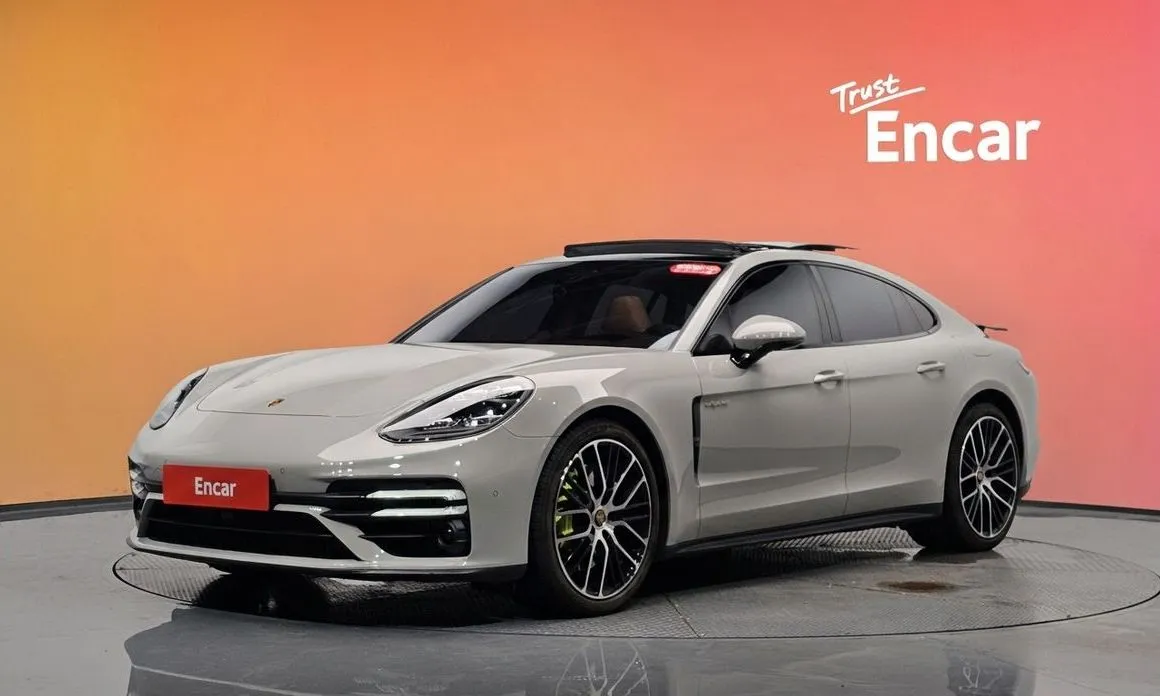 Porsche Panamera — фото 1