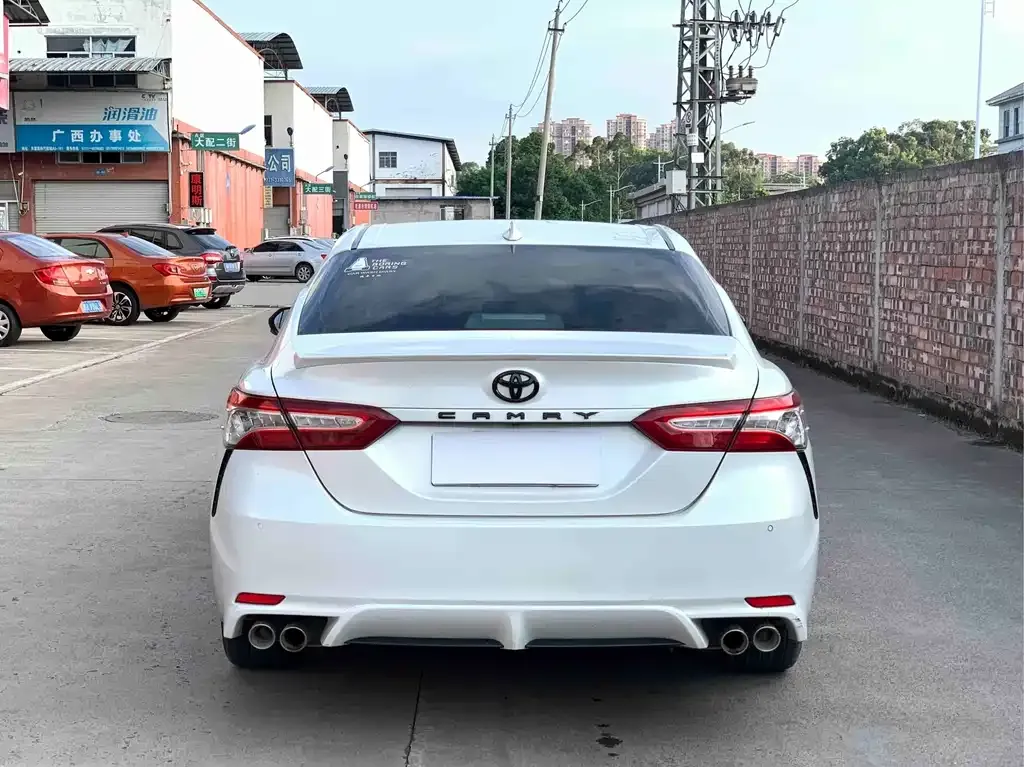 Toyota Camry — фото 7