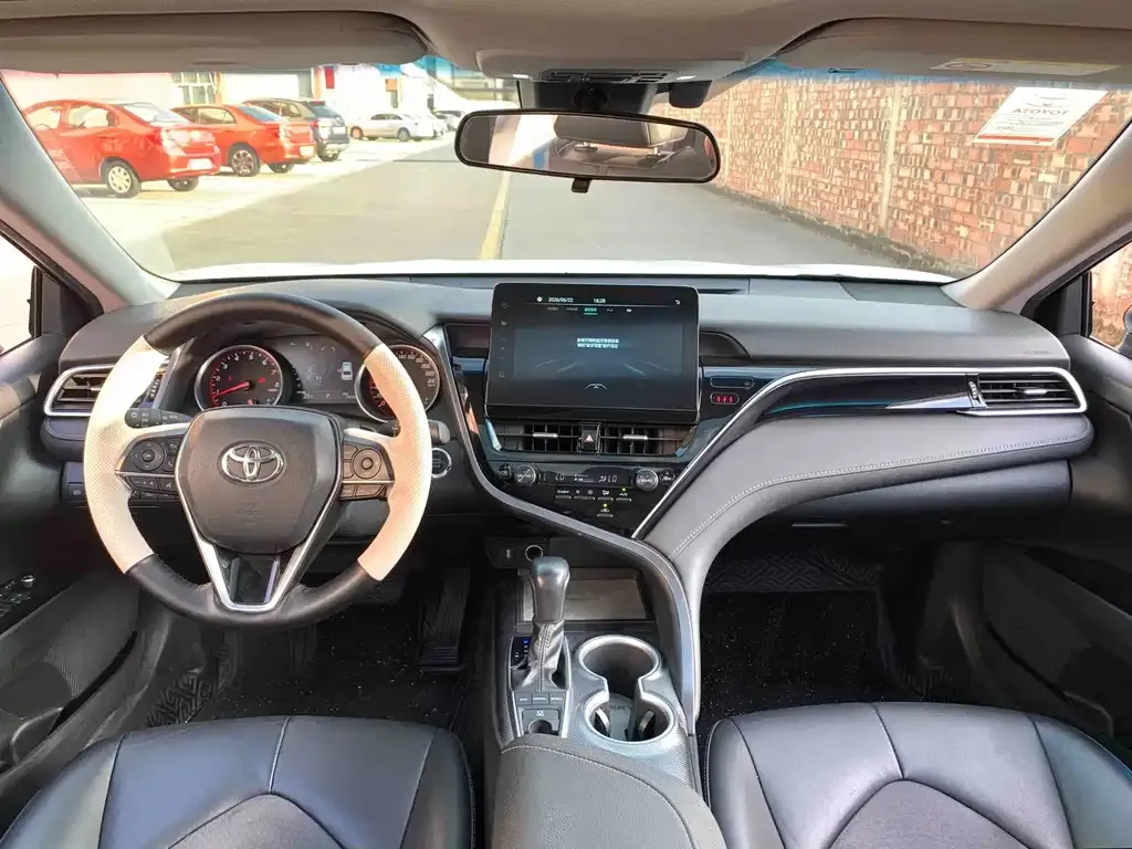 Toyota Camry — фото 6
