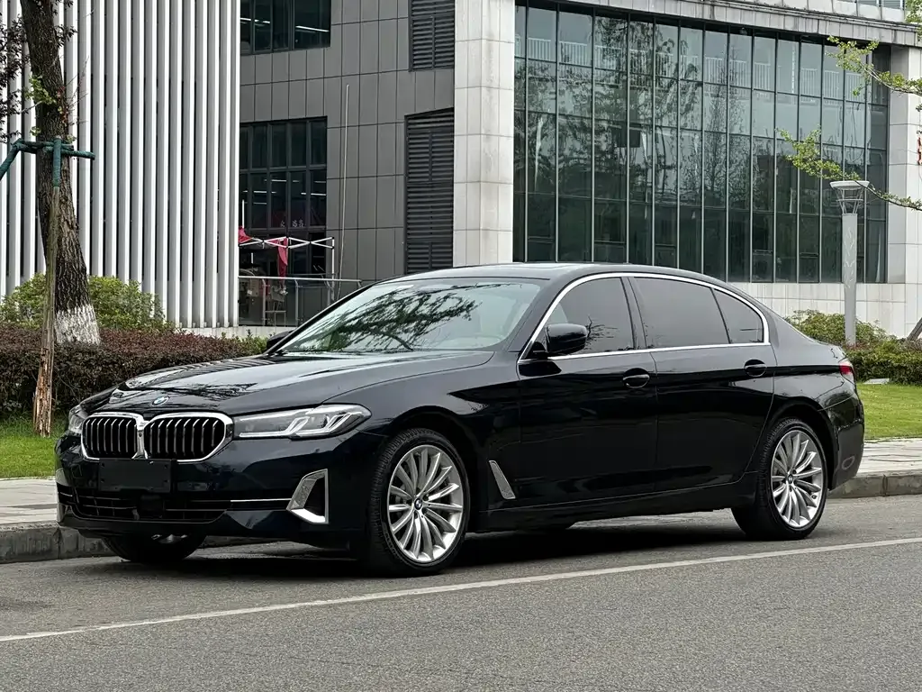 BMW 5 Series — фото 1