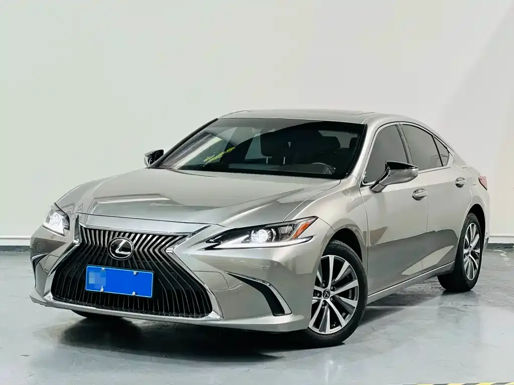 Lexus ES — фото 1
